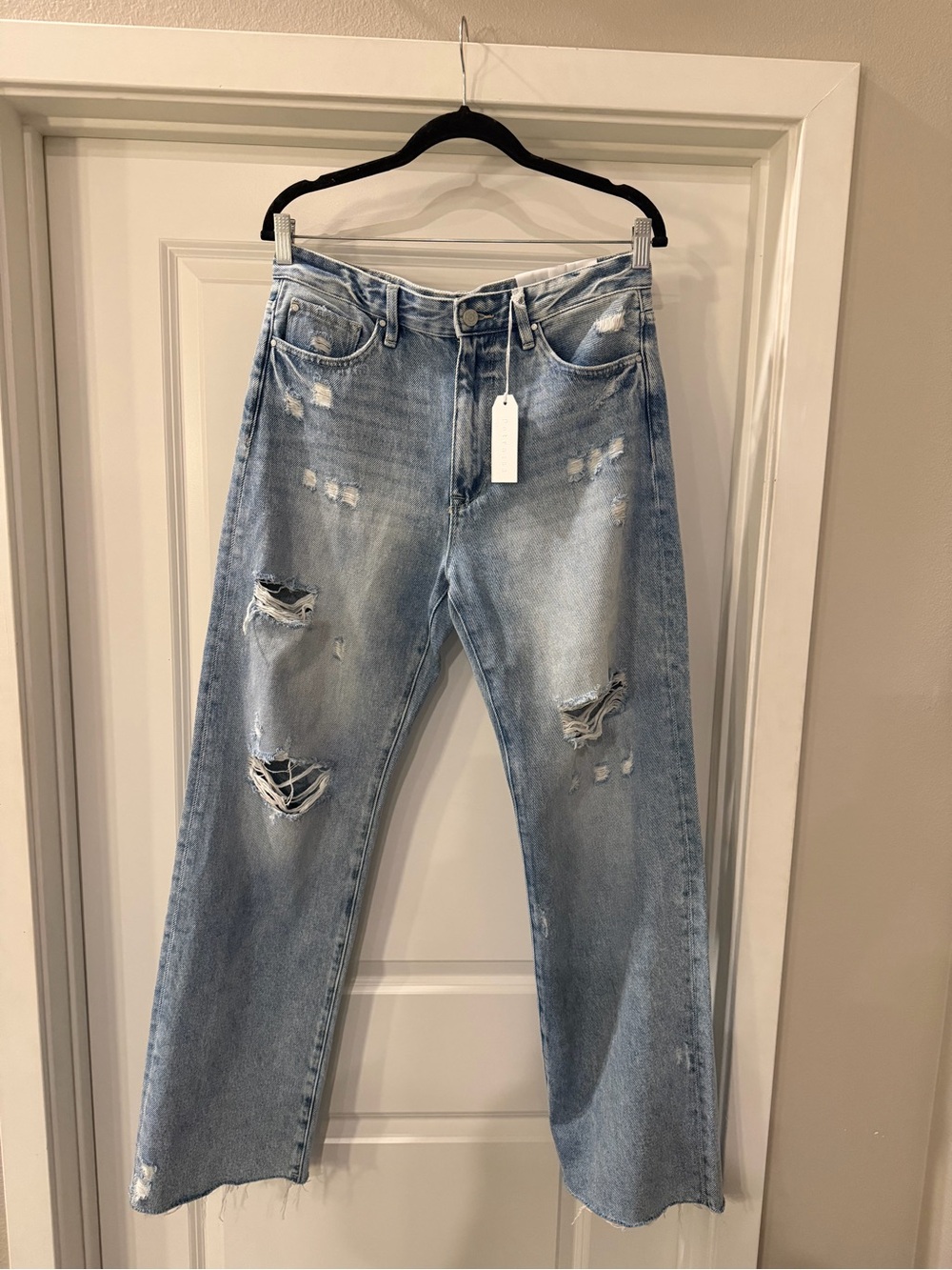 Petra 153 Distressed Jeans Light Wash Size 9/28 Straight Leg Raw Hem NEW